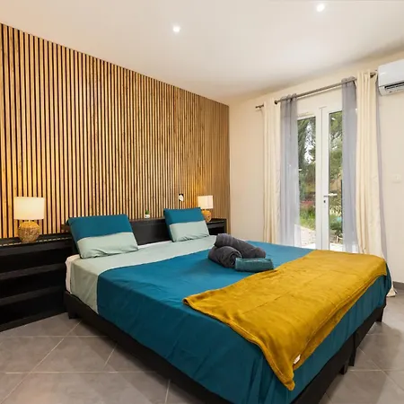 Vakantiehuis Climatisee, Piscine Et Espace Guinguette Villemoustaussou