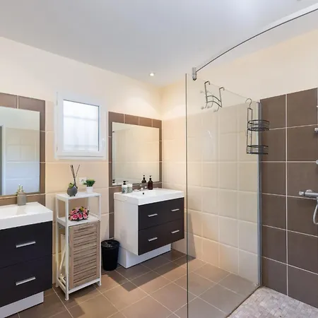 Vakantiehuis Climatisee, Piscine Et Espace Guinguette Villemoustaussou