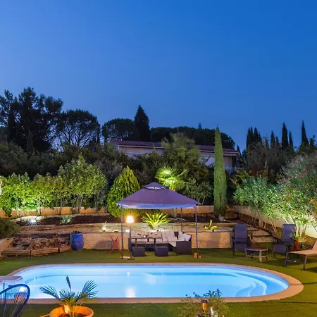 Climatisee, Piscine Et Espace Guinguette Villemoustaussou
