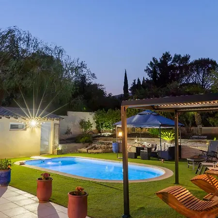Vakantiehuis Climatisee, Piscine Et Espace Guinguette *